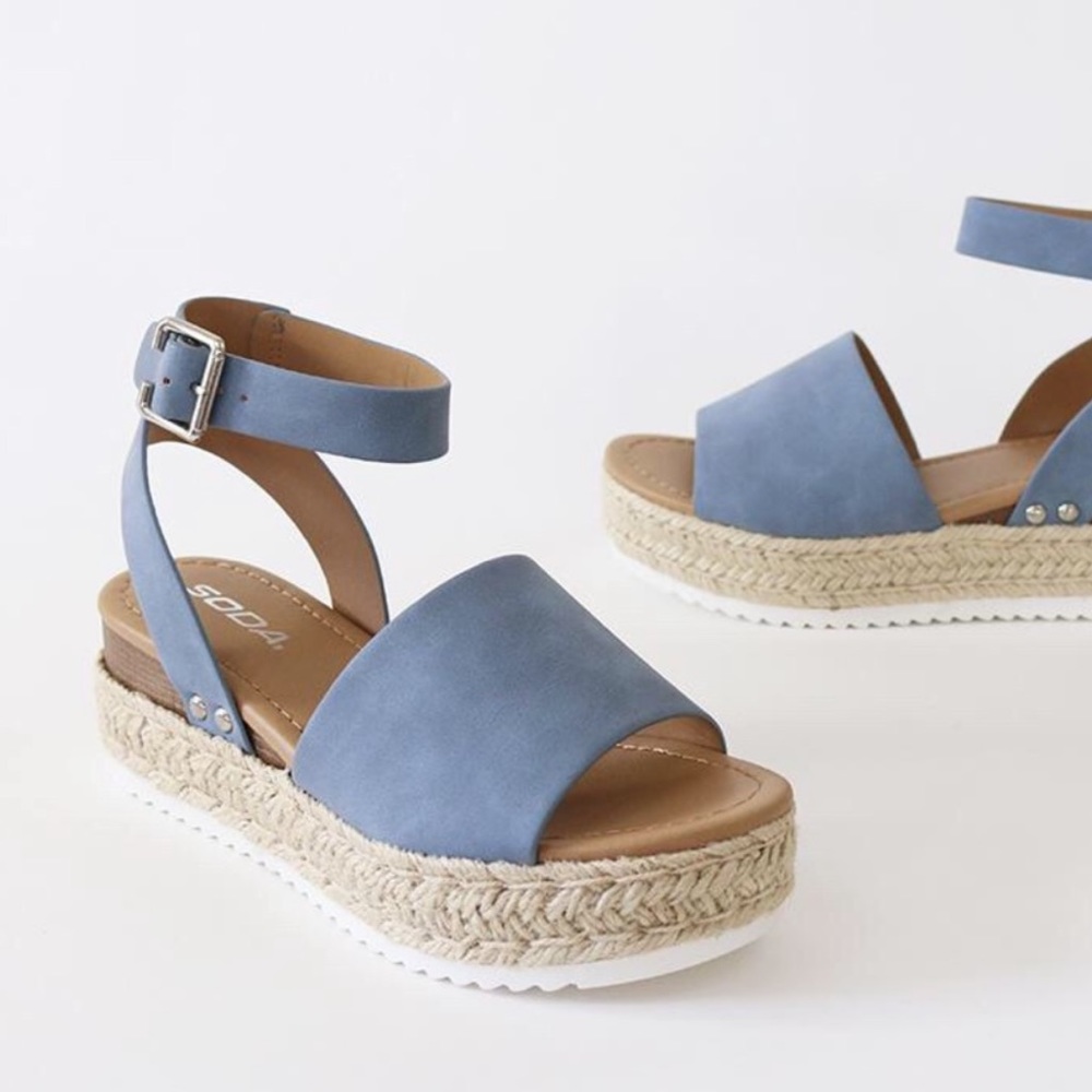 Top strap blue espadrilles